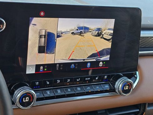 Used 2024 GMC Canyon AT4 w/ AT4 Premium Package image 5