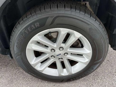 Used 2014 Ford Explorer XLT w/ Equipment Group 202A FWD image 11