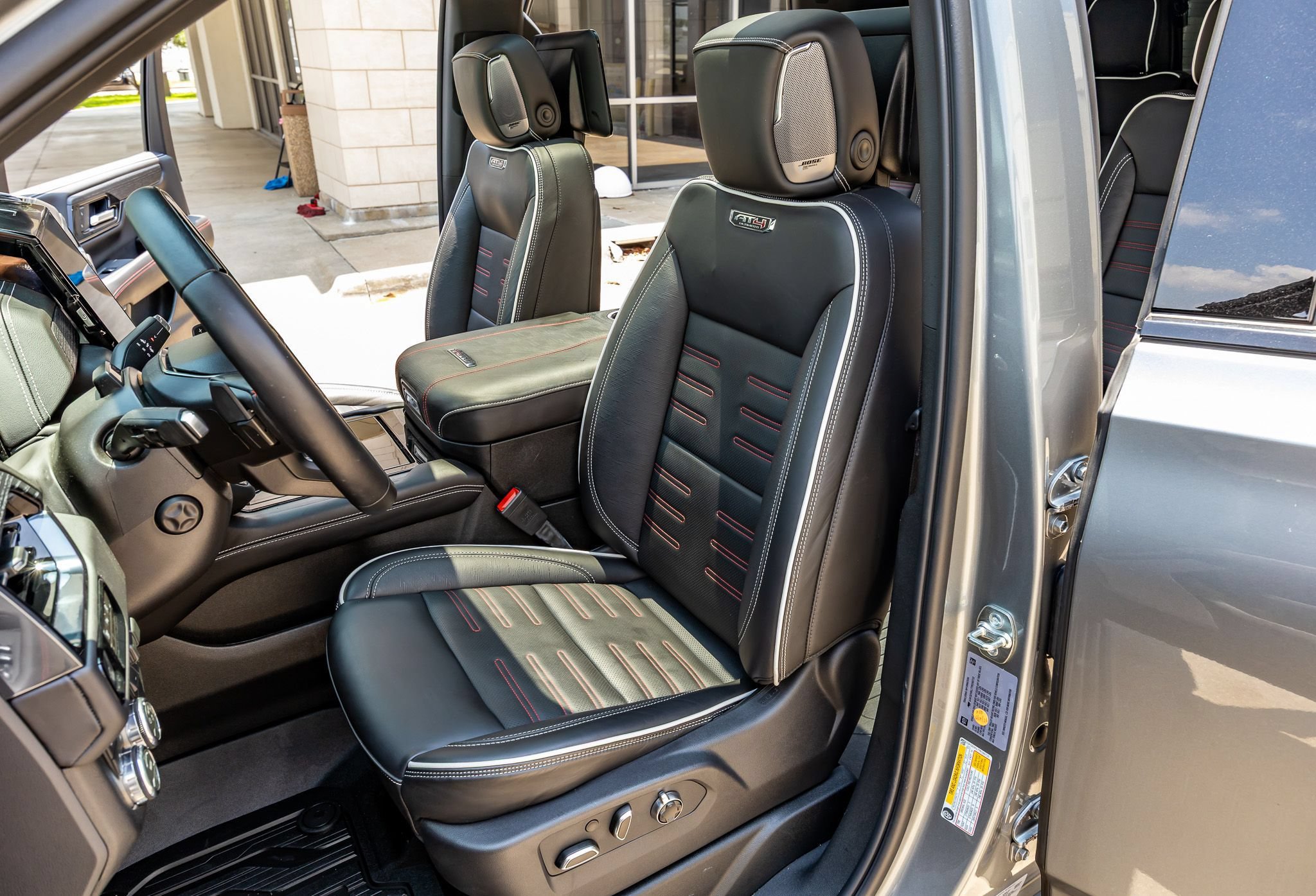 Used 2026 GMC Yukon AT4 Ultimate w/ LPO, Floor Liner Package AWD/4WD image 29