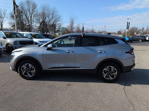 Used 2023 Kia Sportage LX image 4