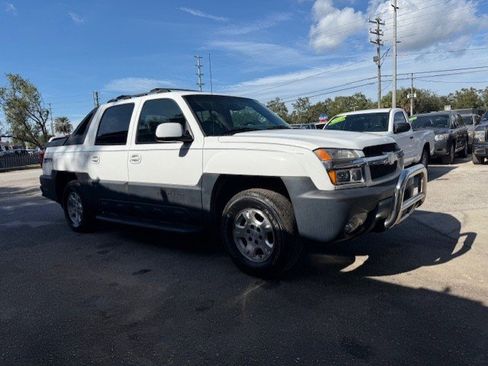 Used 2003 Chevrolet Avalanche 2WD image 3