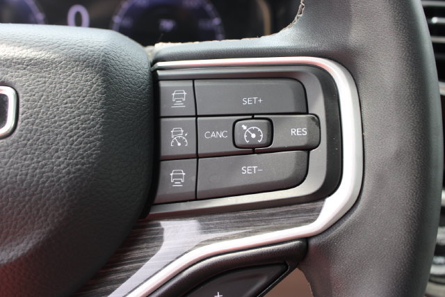 Used 2022 Jeep Wagoneer Series III w/ Premium Group I AWD/4WD image 18