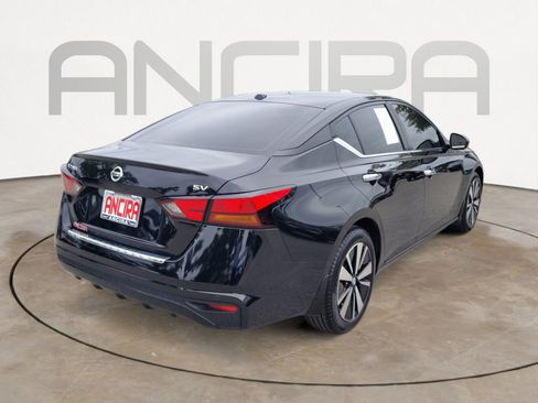 Used 2022 Nissan Altima 2.5 SV FWD image 14