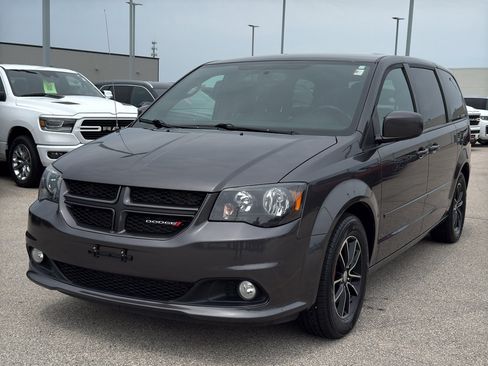 Used 2017 Dodge Grand Caravan GT FWD image 2