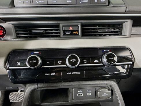 Used 2023 Honda Pilot LX image 18