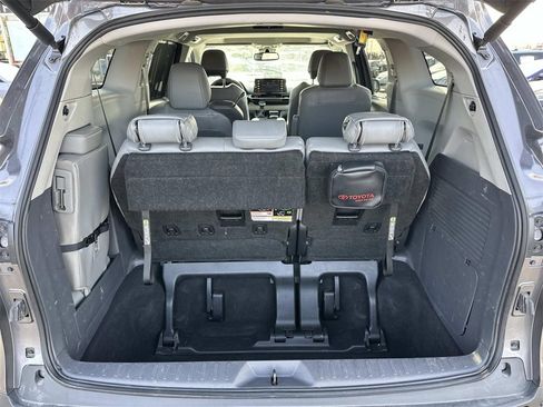Used 2024 Toyota Sienna XLE image 10