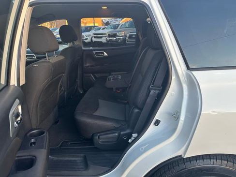 Used 2017 Nissan Pathfinder S image 13