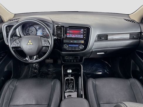 Used 2017 Mitsubishi Outlander SE image 29