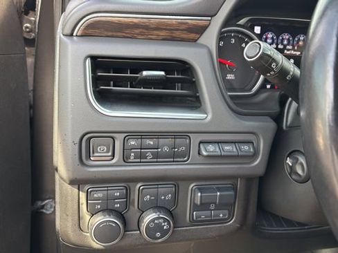 Used 2021 Chevrolet Tahoe Premier w/ Premium Package image 21