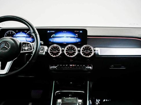Used 2023 Mercedes-Benz GLB 250 image 12