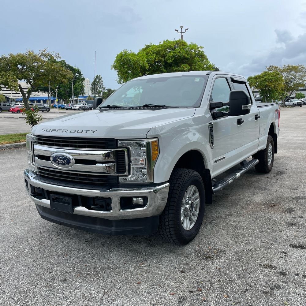 Used 2017 Ford F250 XLT w/ XLT Value Package AWD/4WD image 2