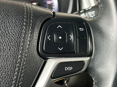 Used 2016 Toyota Highlander Plus w/ Preferred Accessory Package FWD image 32