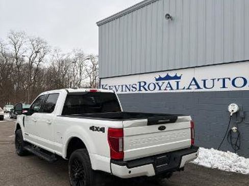 Used 2022 Ford F250 Lariat w/ Black Appearance Pkg image 8