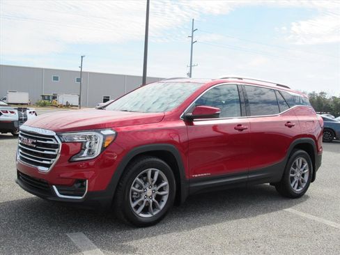 Used 2022 GMC Terrain SLT w/ Infotainment Package II image 3