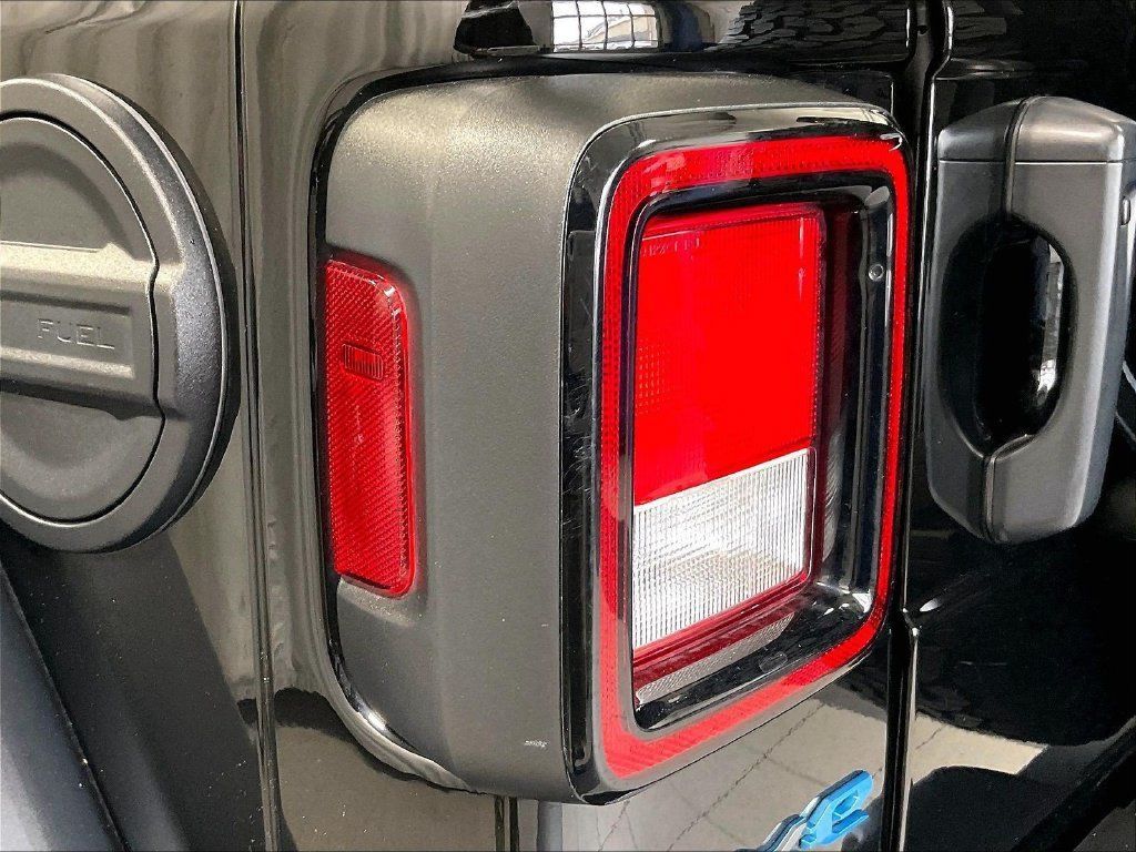 Used 2024 Jeep Wrangler Unlimited AWD/4WD image 34