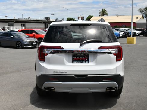 Used 2023 GMC Acadia SLT FWD image 7