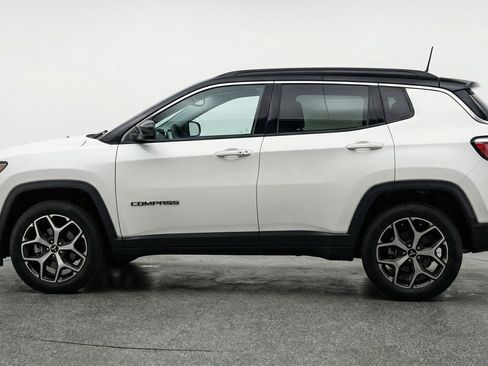 Used 2025 Jeep Compass Limited image 3