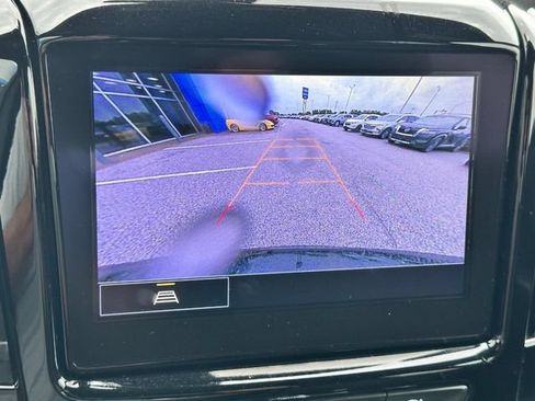 Used 2023 Chevrolet Traverse LT FWD image 23