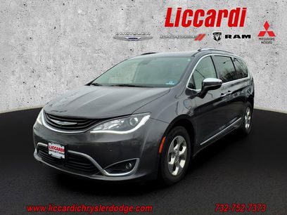 Used 2018 Chrysler Pacifica Limited w/ Advanced Safetytec Group