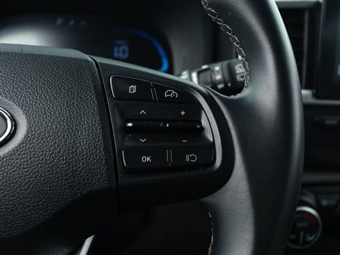 Used 2025 Hyundai Venue SEL FWD image 14
