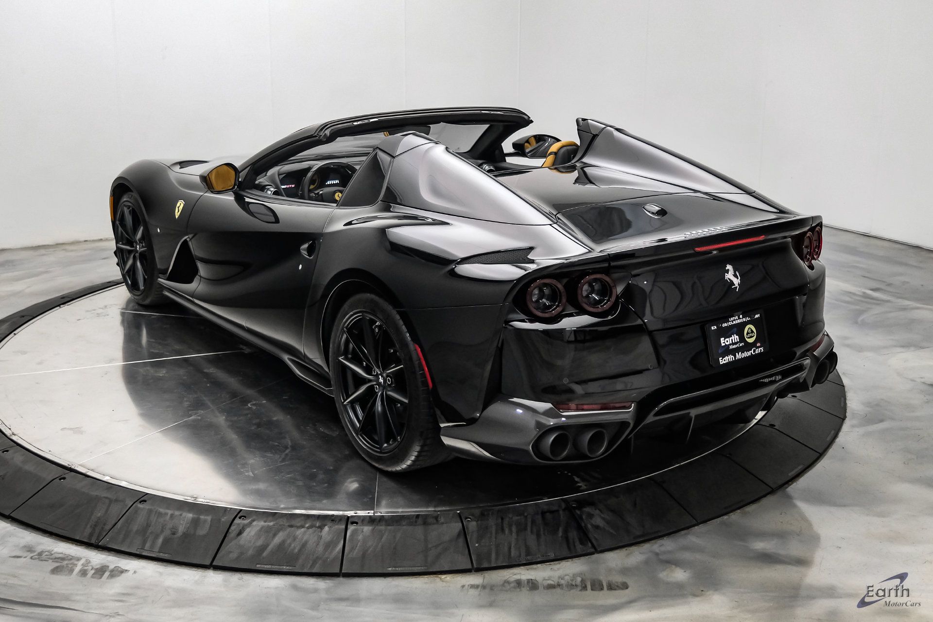 Used 2022 Ferrari 812 GTS RWD image 15