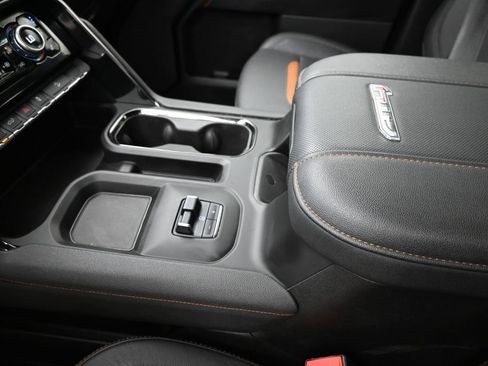Used 2024 GMC Sierra 2500 AT4 w/ AT4 Preferred Package AWD/4WD image 8