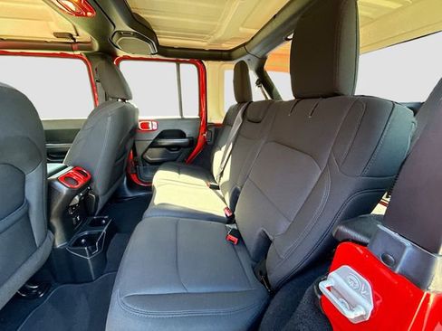 Used 2019 Jeep Wrangler Unlimited Sahara image 23
