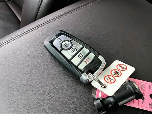 Used 2025 Ford Explorer Platinum RWD image 13