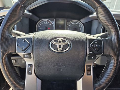 Used 2018 Toyota Tacoma SR5 image 18