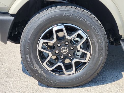 New 2025 Ford Bronco Outer Banks image 9