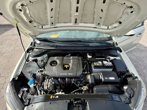 Used 2017 Hyundai Elantra SE FWD image 35