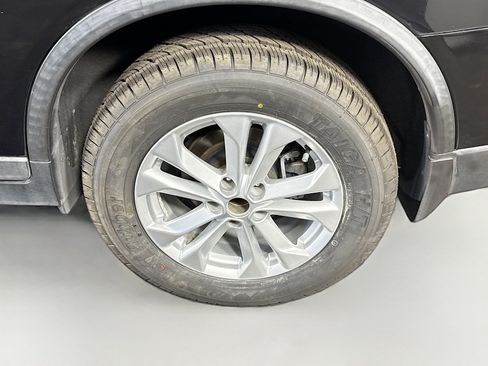 Used 2016 Nissan Rogue SV w/ SV Premium Package image 37