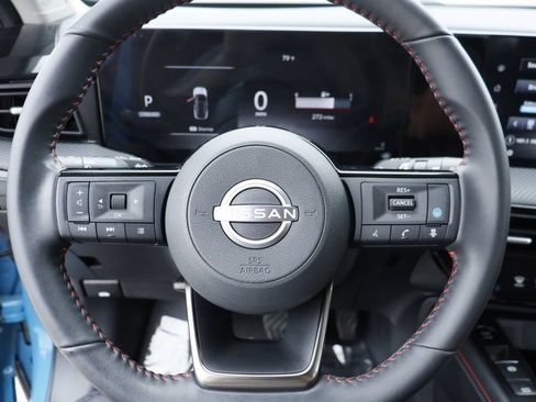 Used 2025 Nissan Kicks SR FWD image 11