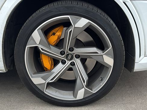 Used 2023 Audi e-tron S Prestige w/ Prestige Package image 33