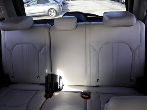 Used 2019 Ford Expedition Platinum image 16