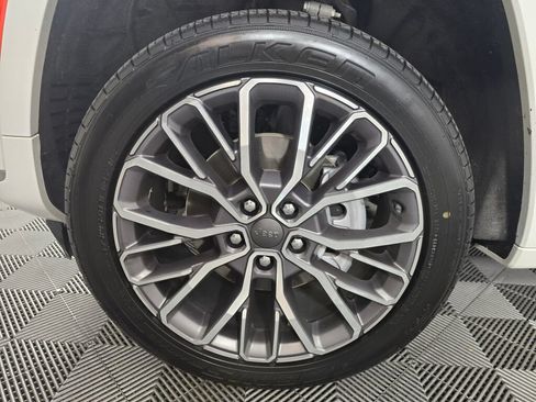 Used 2023 Jeep Grand Cherokee L Summit AWD/4WD image 9