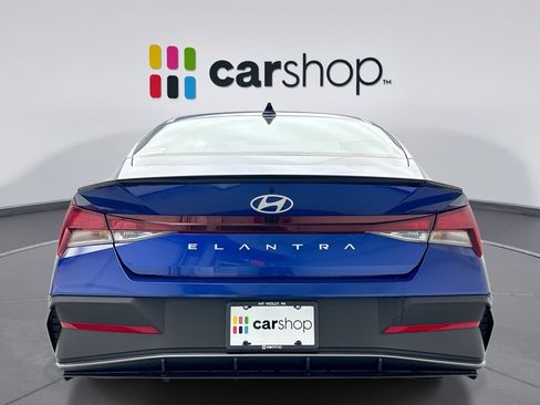 Used 2025 Hyundai Elantra Sport FWD image 4