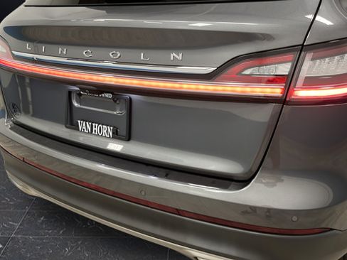 Used 2023 Lincoln Nautilus Reserve AWD/4WD image 38