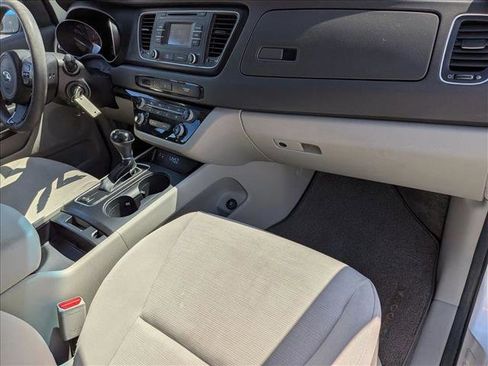 Used 2015 Kia Sedona LX FWD image 21