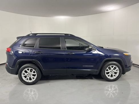 Used 2016 Jeep Cherokee Sport w/ Cold Weather Group AWD/4WD image 37