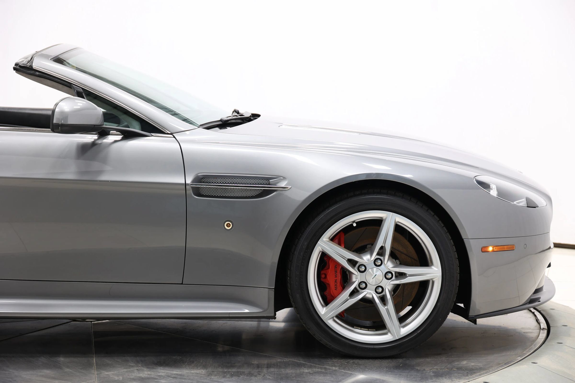 Used 2016 Aston Martin V8 Vantage S RWD image 43