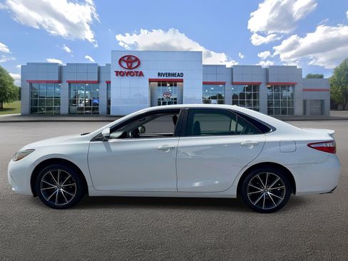 Used 2017 Toyota Camry XSE FWD image 3