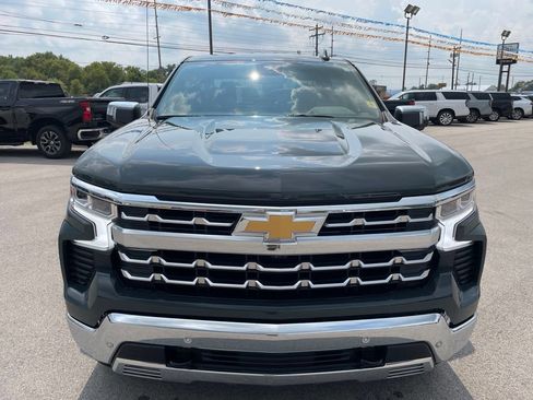 Used 2025 Chevrolet Silverado 1500 LTZ AWD/4WD image 2