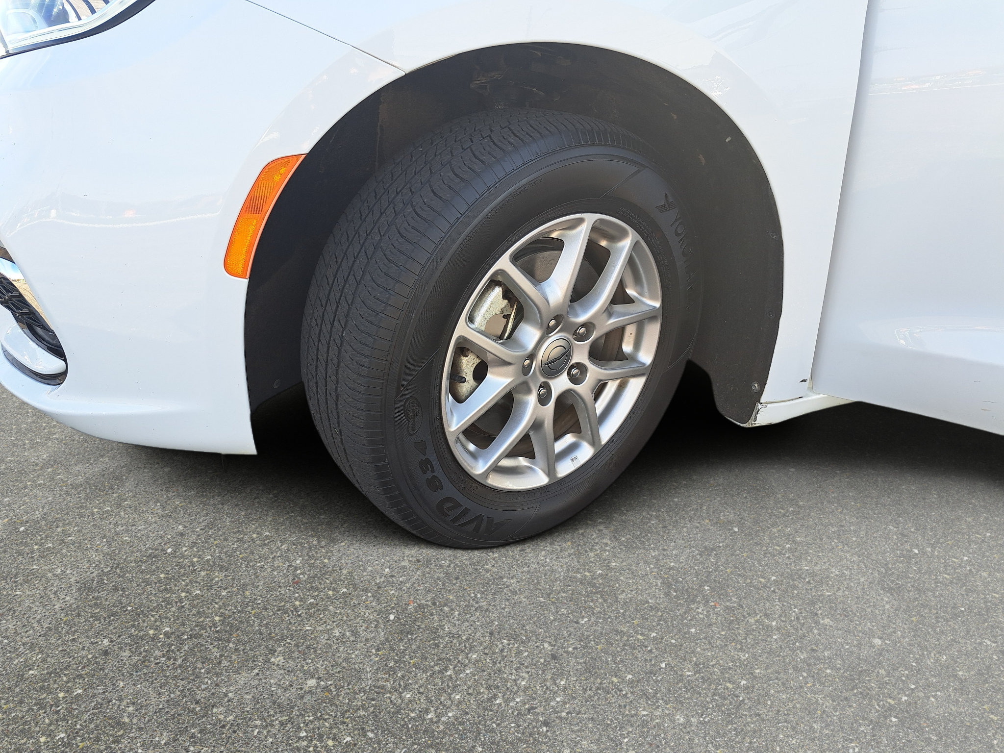 Certified 2024 Chrysler Pacifica Touring-L FWD image 33