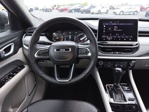 Used 2024 Jeep Compass Latitude AWD/4WD image 16