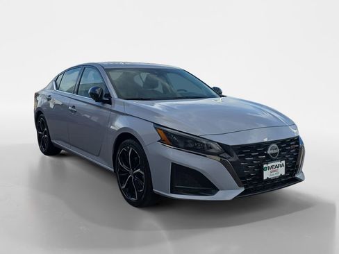 Used 2024 Nissan Altima 2.5 SR image 7