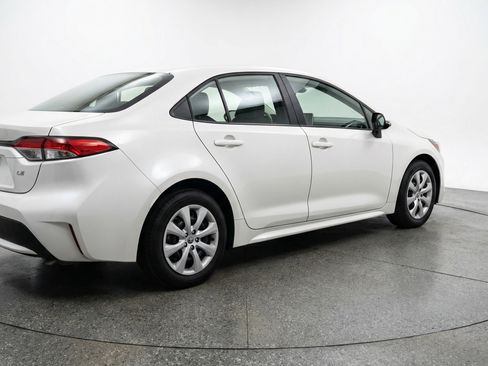Used 2025 Toyota Corolla LE image 9