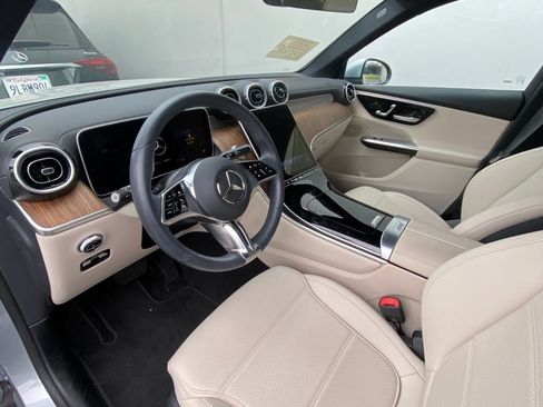 Used 2025 Mercedes-Benz GLC 350e 4MATIC image 8