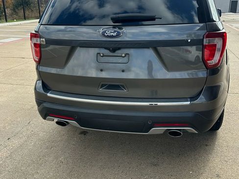 Used 2018 Ford Explorer XLT w/ Equipment Group 202A image 7