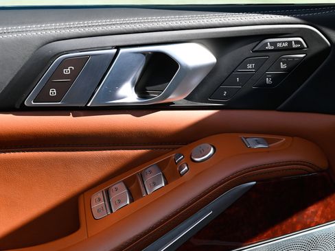 Used 2024 BMW ALPINA XB7 image 21